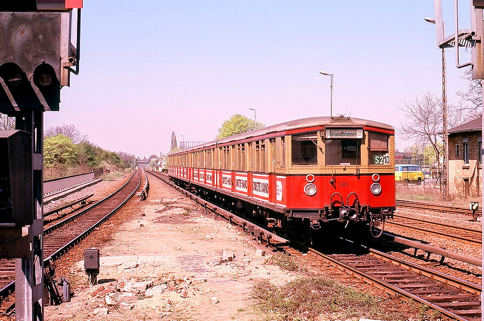 DR und BVG Baureihe 275 in Berlin-Marienfelde der Berliner S-Bahn