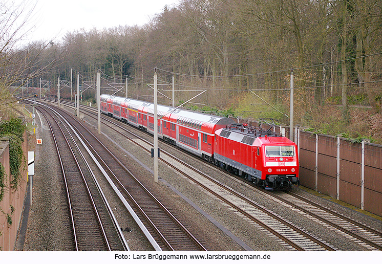 DB Baureihe 120 am Bahnhof Reinbek