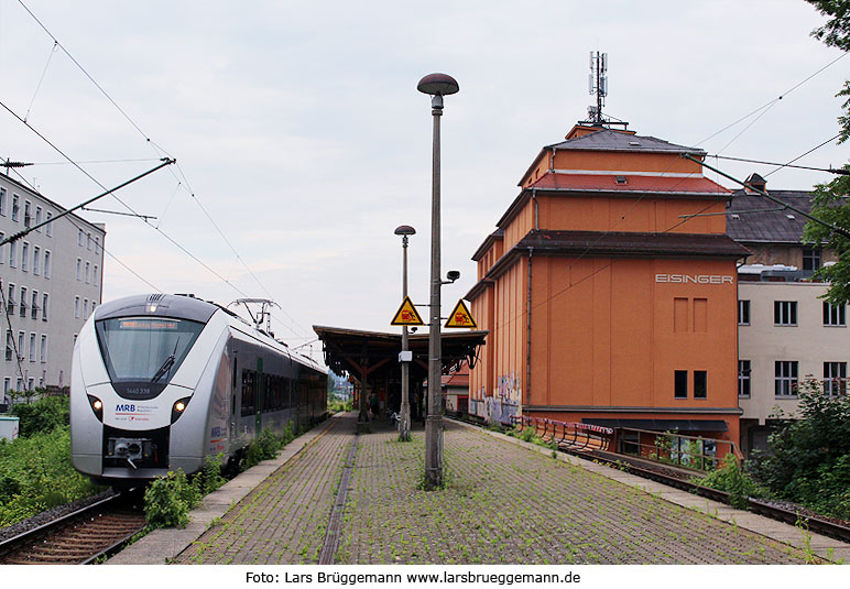 Ein MRB Coradia Continental Triebwagen im Haltepunkt Dresden-Plauen