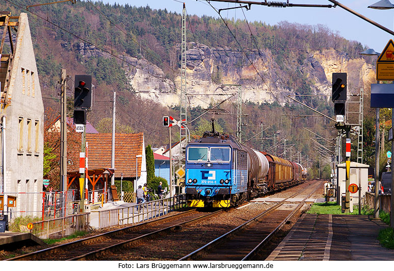 Güterzug im Bahnhof Stadt Wehlen