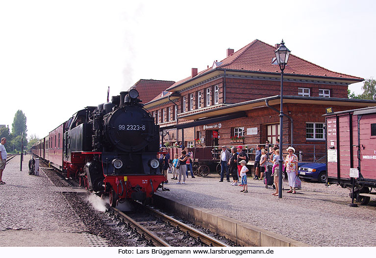 Die Mecklenburgische Bäderbahn - Molli im Bahnhof Kühlungsborn West - die 99 2323-6