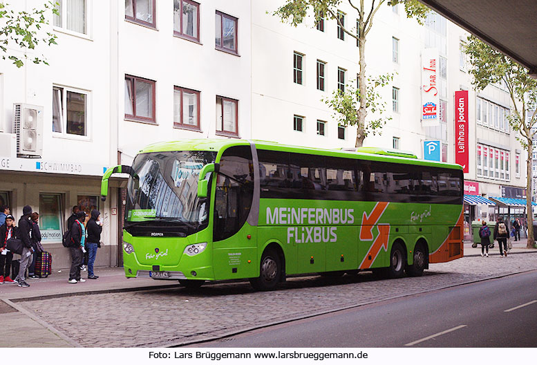 Ein Meinferbus Bus in Bremen an der Haltestelle Hauptbahnhof