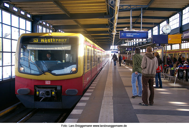 S-Bahn im Bahnhof Berlin Jannowitbrücke