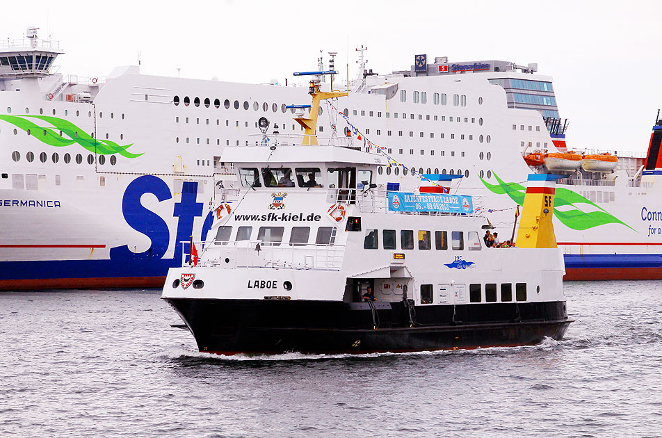 Die Hafenfähre Laboe in Kiel von der SFK
