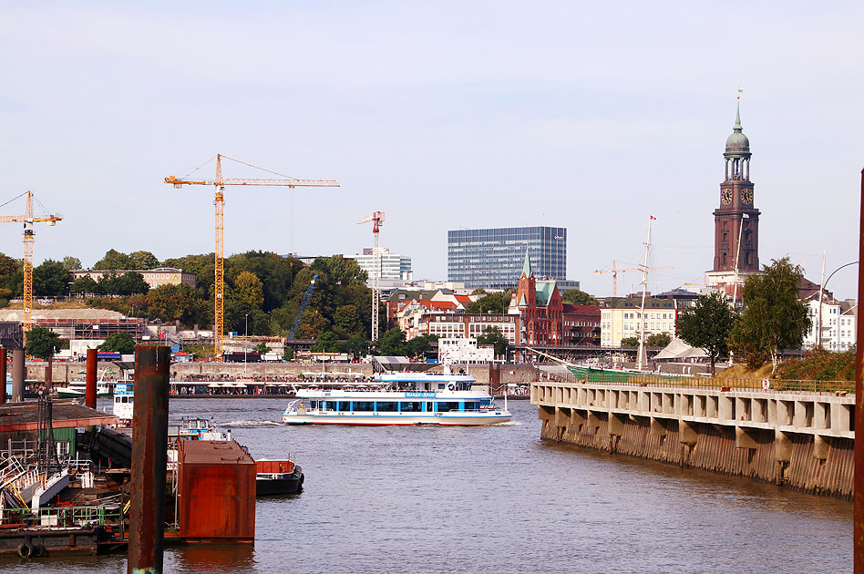 Das Hafenrundfahrt Schiff Hanse-Star in Hamburg