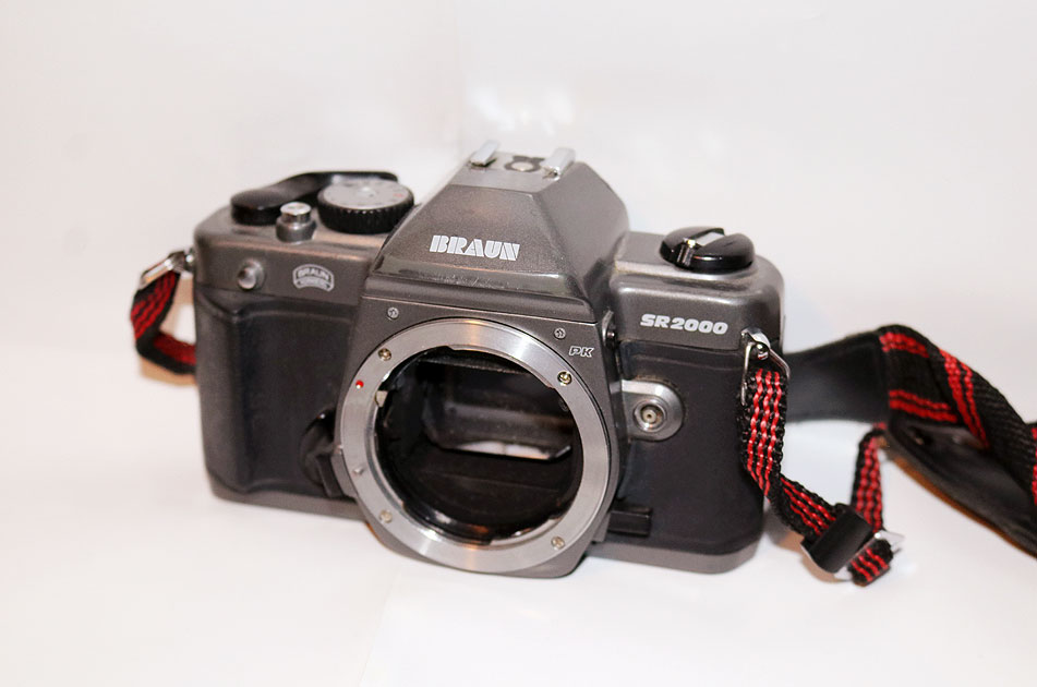 Die Braun SR200 eine robuste Spiegelreflexkamera
