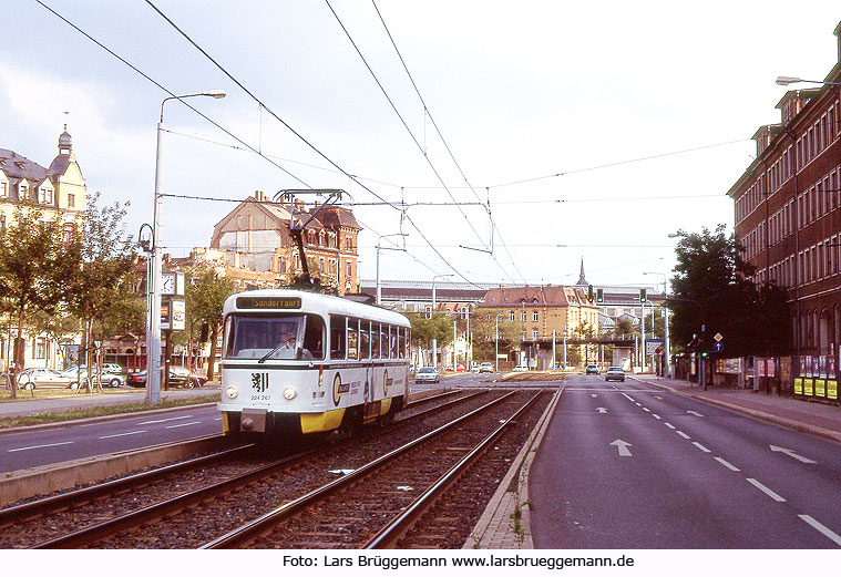 Die Haltestelle Lößnitzstraße der Straßenbahn in Dresden