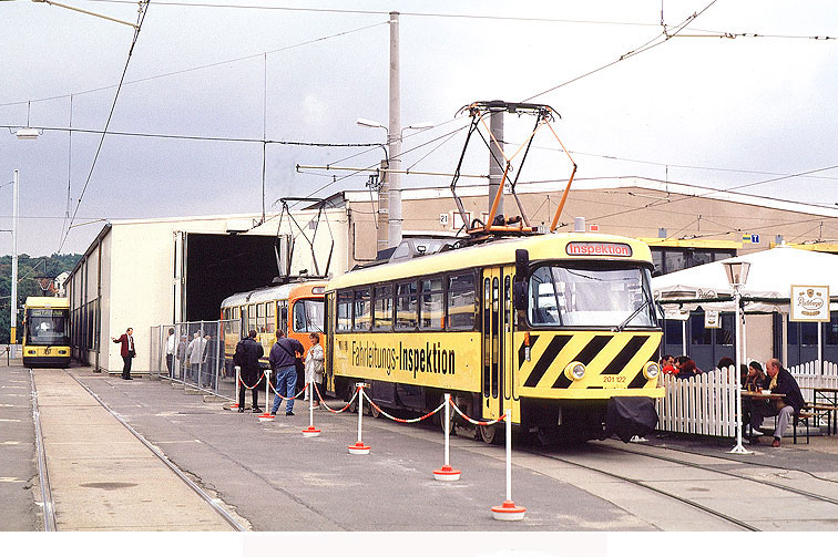 Arbeitswagen der Straßenbahn in Dresden zur Fahrleitungs-Inspektion