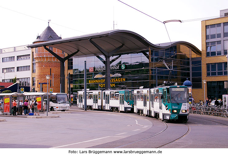 Die Straßenbahn in Potsdam am Hauptbahnhof