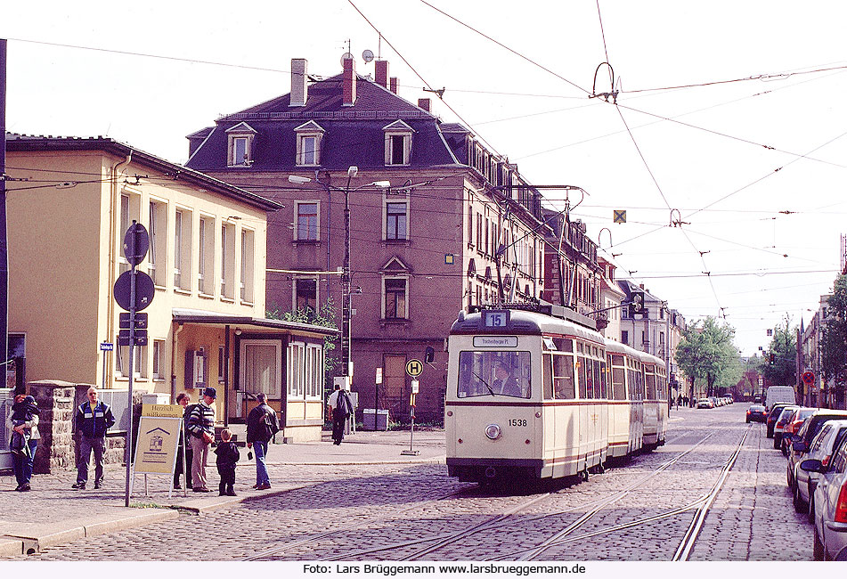 Lowa Wagen der Straßenbahn Dresden vor dem Straßenbahnmuseum Trachenberge
