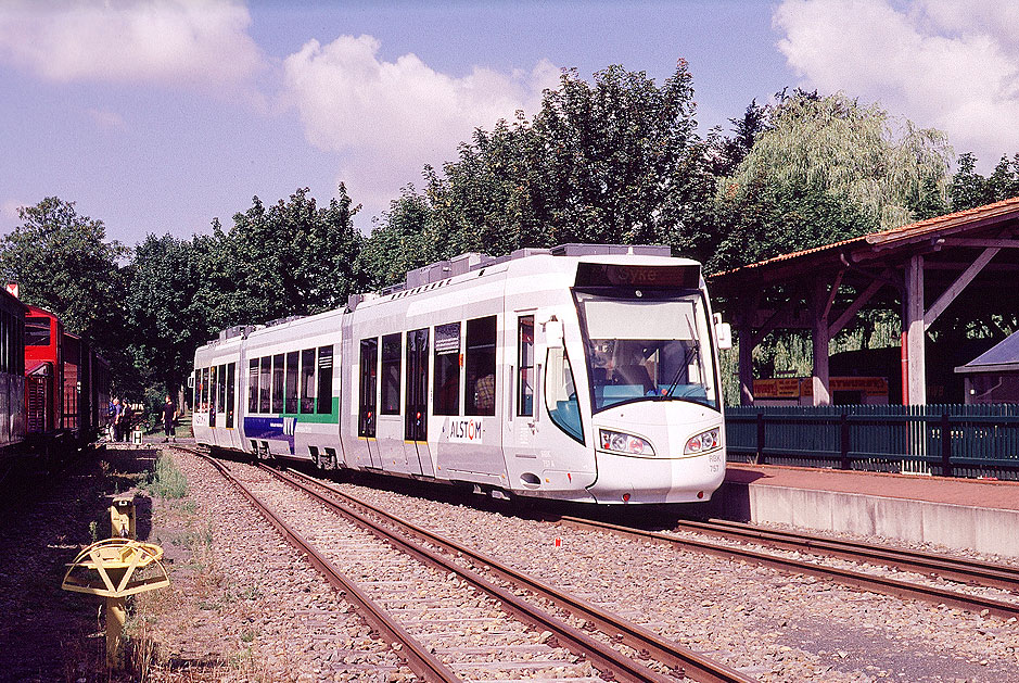 Eine Regiotram der Regionalbahn Kassel in Bruchhausen-Vilsen