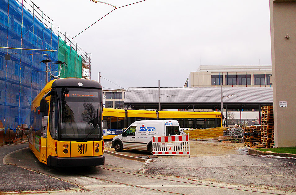 Eine DVB Straßenbahn in der Gleisschleife Tolkewitz Schulzentrum