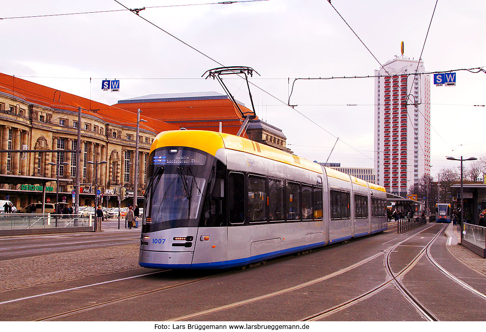 Eine Solaris Straßenbahn der LVB in Leipzig vom Typ NGT10