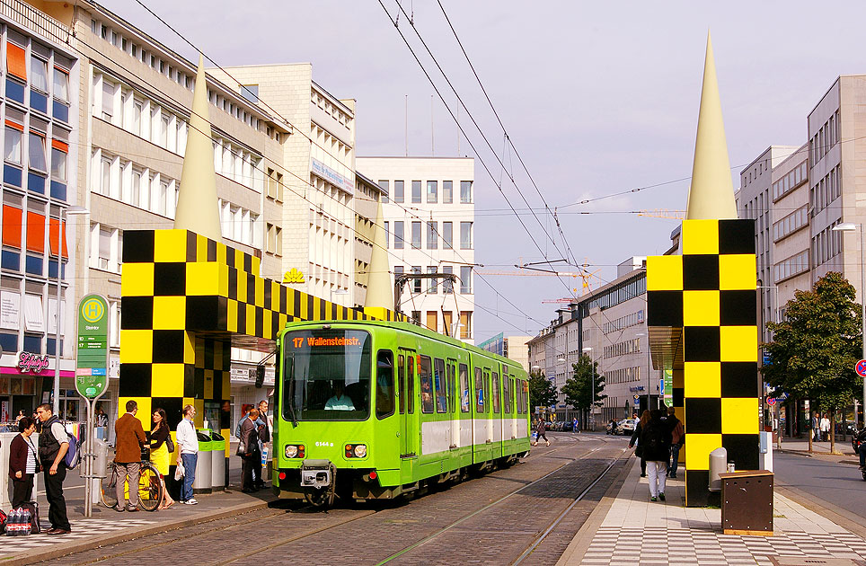 Die Haltestelle Steintor der Üstra - Straßenbahn und Stadtbahn in Hannover