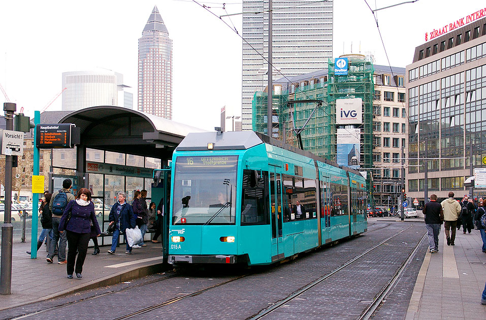 Straßenbahnbahn Frankfurt am Main - Haltestelle Hauptbahnhof
