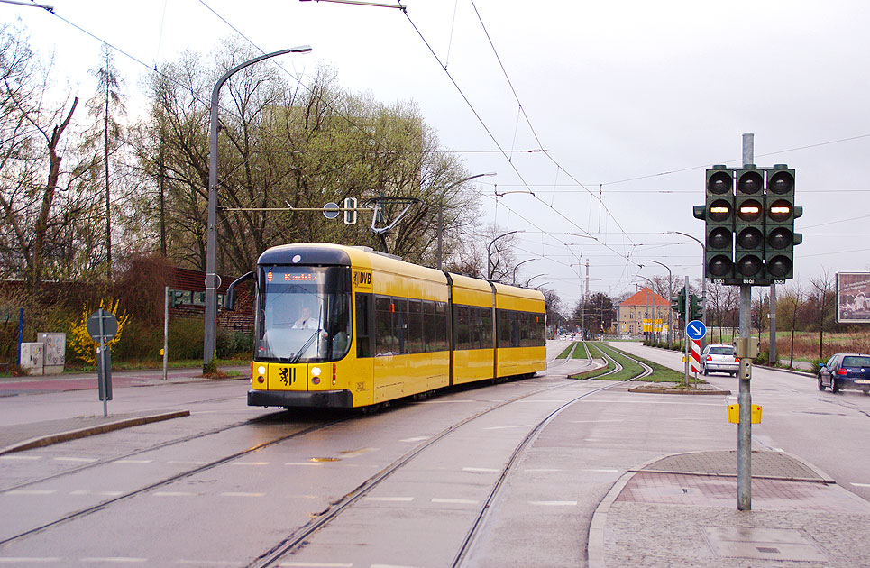 Die Haltestelle Gret-Palucca-Straße der Straßenbahn in Dresden