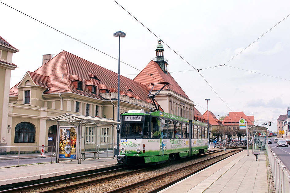 Die Straßenbahn in Görlitz vor dem Bahnhof