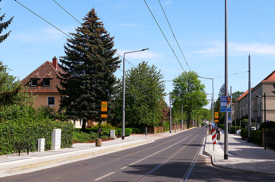 Die Haltestelle Heckenweg der Straßenbahn in Dresden