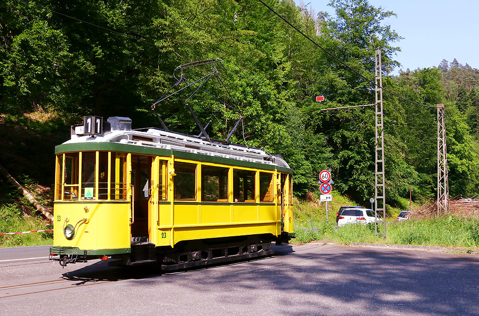 Der WUMAG Museumswagen der Görlitzer Straßenbahn im Einsatz bei der Kirnitzschtalbahn