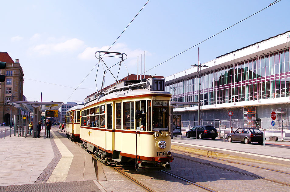 Der Große Hecht von der Straßenbahn in Dresden an der Haltestelle Altmarkt