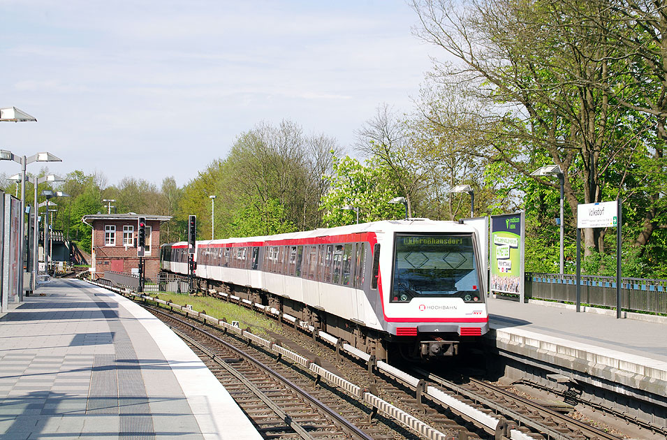 Die Hamburger U-Bahn in der Haltestelle Volksdorf