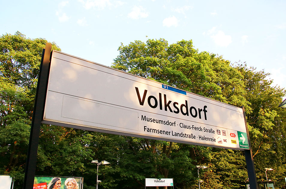 Ein Bahnhofsschild vom Bahnhof Volksdorf