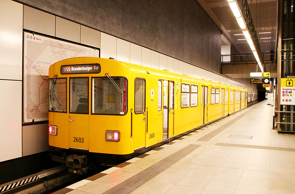 Die Kanzler U-Bahn der BVG in Berlin in Berlin Hbf
