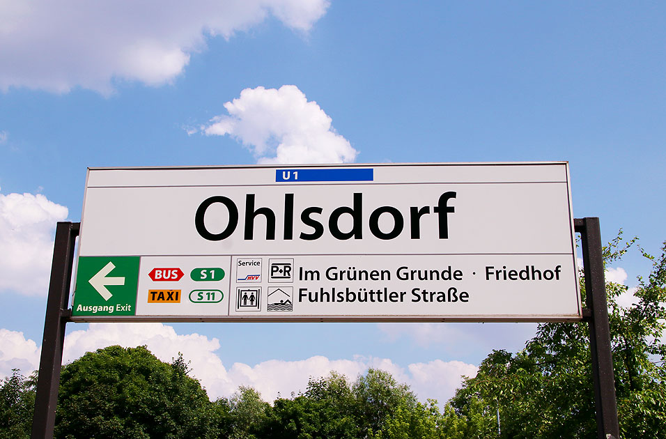Ein Haltestellenschild bei der Hamburger Hochbahn in Ohlsdorf