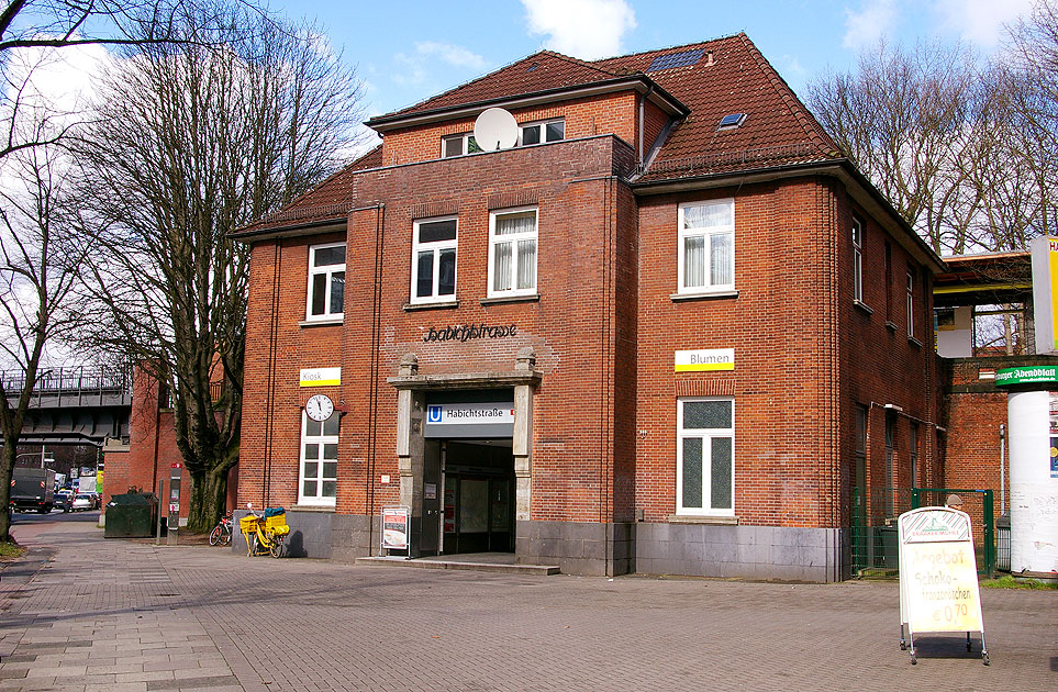 Das Empfangsgebäude vom Bahnhof Habichtstraße der Hamburger U-Bahn