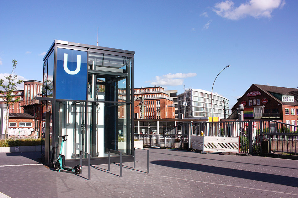 Der Aufzug von der U-Bahn Haltestelle Steinstraße in Hamburg
