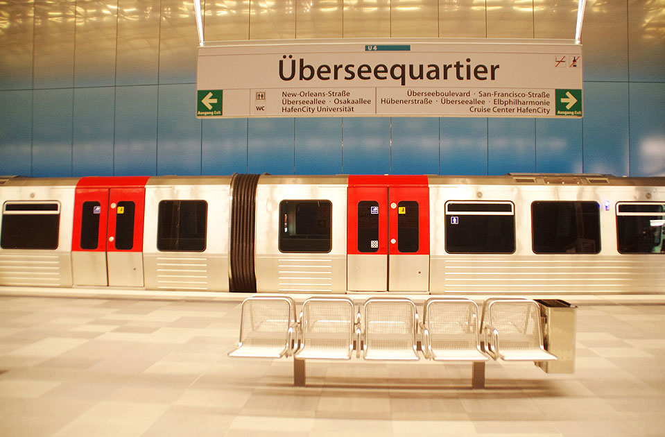 U-Bahn Bahnhof Überseequartier mit einem DT5