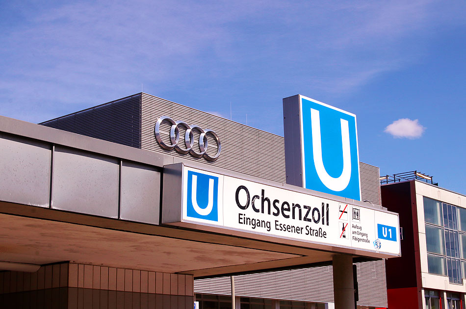 Ein Bahnhofsschild vom Bahnhof Ochsenzoll der Hamburger U-Bahn