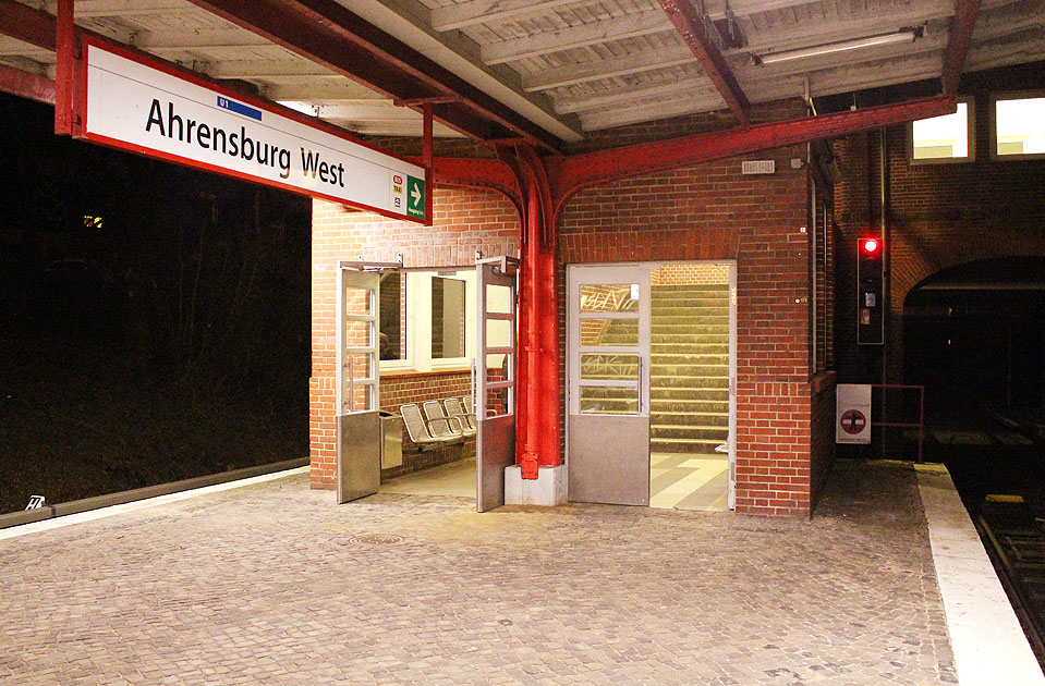 Die U-Bahn-Haltestelle Ahrensburg West der Hamburger Hochbahn