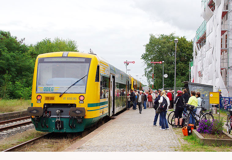 Sonderzug auf der Jeetzeltalbahn im Bahnhof Dannenberg Ost