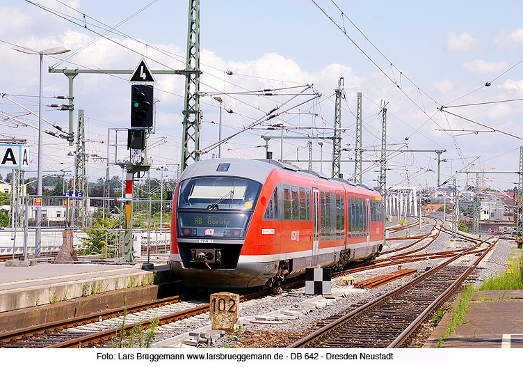 Ein Desiro von Siemens der DB verläßt den Bahnhof Dresden Neustadt nach Görlitz über Bautzen