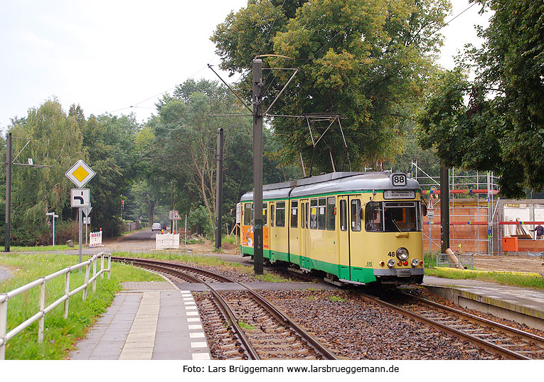 Die Schöneiche-Rüdersdorfer Straßenbahn an der Haltestelle Grätzwalde