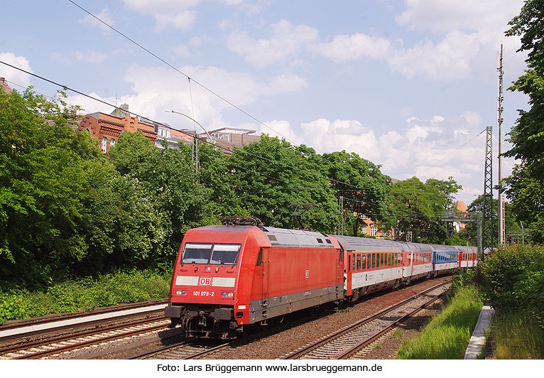 DB Baureihe 101 - Die 101 079-2 mit dem EC 176 in Hamburg