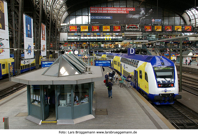 Ein Metronom-Zug im Hamburger Hbf als Eilzug nach Cuxhaven