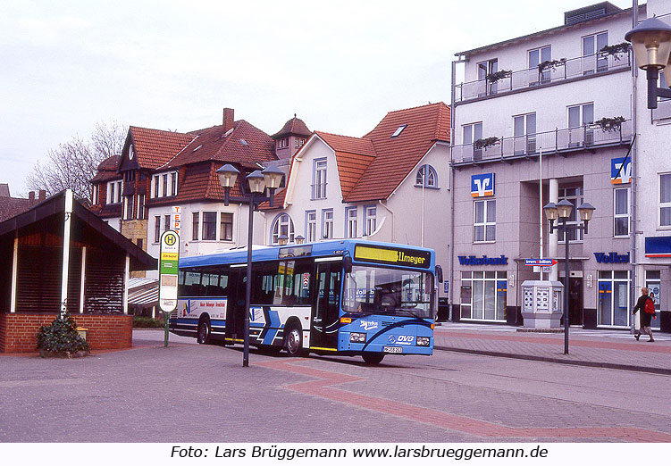 Ein Bus am ZOB in Bad Oeynhausen vor dem Bahnhof