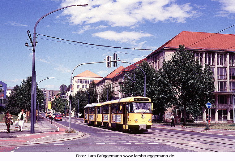 Straßenbahn Dresden Tatra - Haltestelle St. Benno Gymnasium