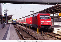 Eine Lok der Baureihe 101 mit einem RE in Ingolstadt Hbf