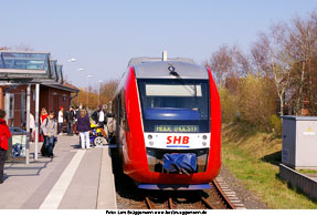 Der Bahnhof Büsum - mit der SHB - Foto: Lars Brüggemann - www.larsbrueggemann.de