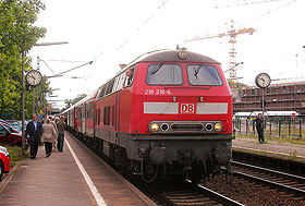 Eine Lok der Baureihe 218 im Bahnhof Buxtehude