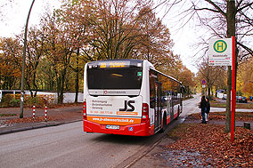 Die Bushaltestelle Händelstraße in Hamburg-Bahrenfeld der Buslinie 283