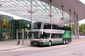 Ein Autokraft Reisebus auf dem ZOB in Hamburg