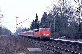 Eine Lok der Baureihe 141 im Bahnhof Prisdorf