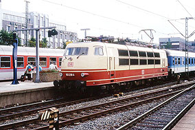Die 103 218-4 in Hamburg-Altona