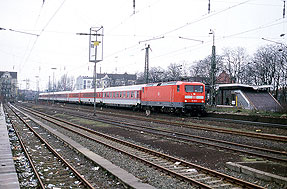 Eine Lok der Baureihe 112 am Bahnhof Hamburg Sternschanze