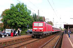 Die 143 175-8 im Bahnhof Buxtehude