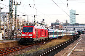 Die 245 010 im Bahnhof Hamburg-Altona